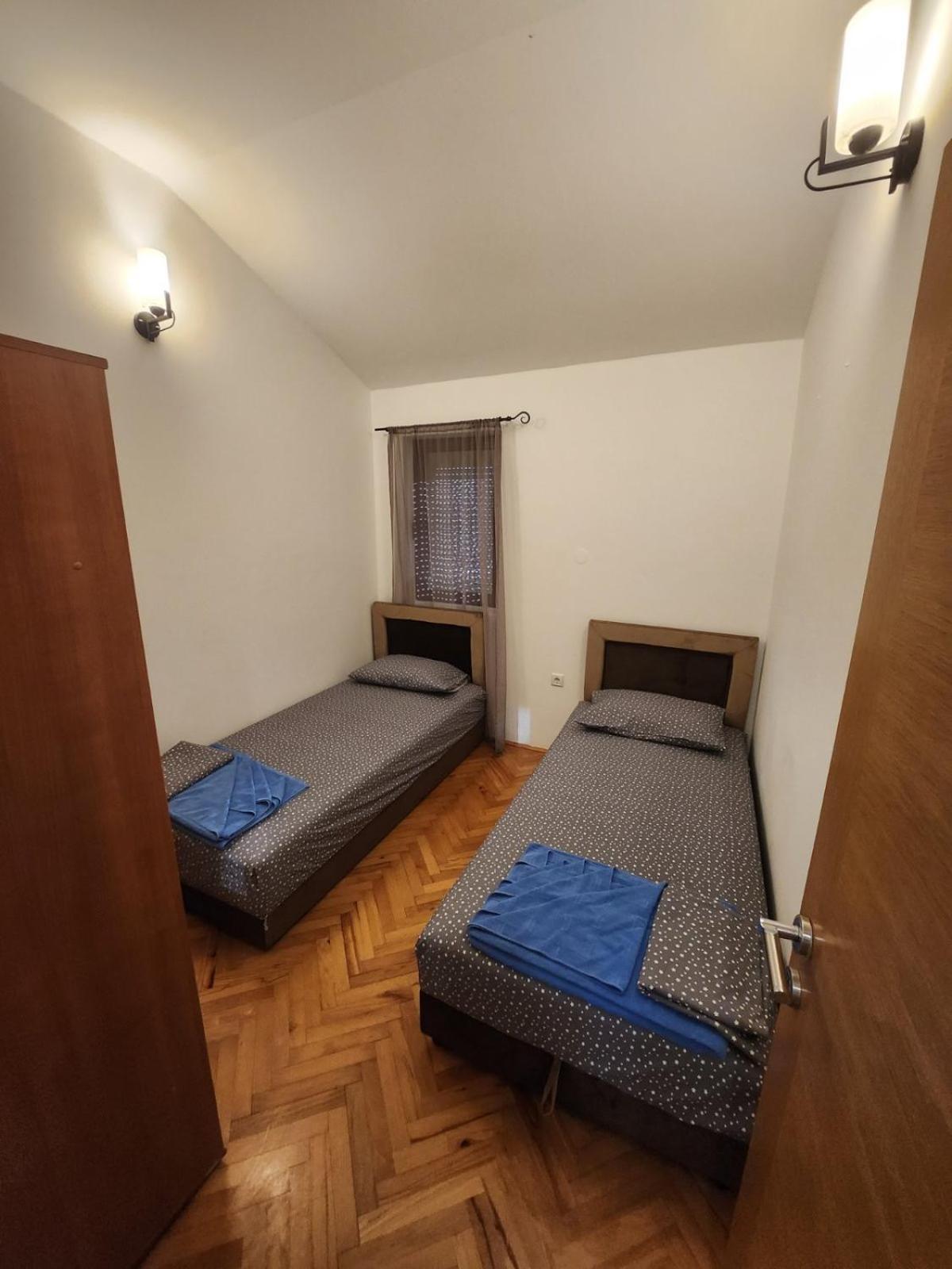 Dora Apartment *